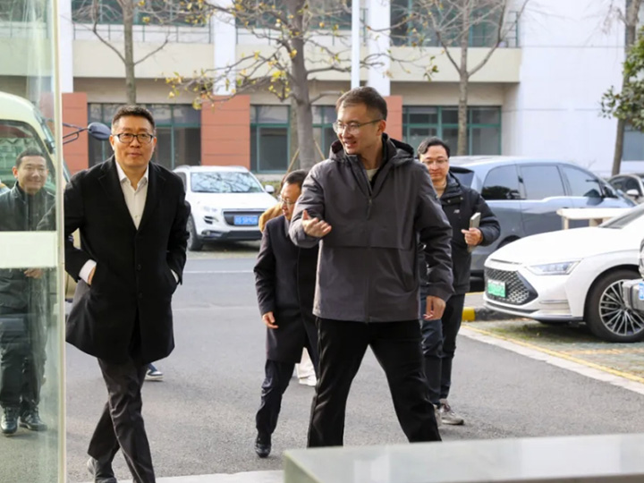 锻造新质生产力 实现高质量发展丨武进区委书记沈东率队调研常州坤维传感科技有限公司